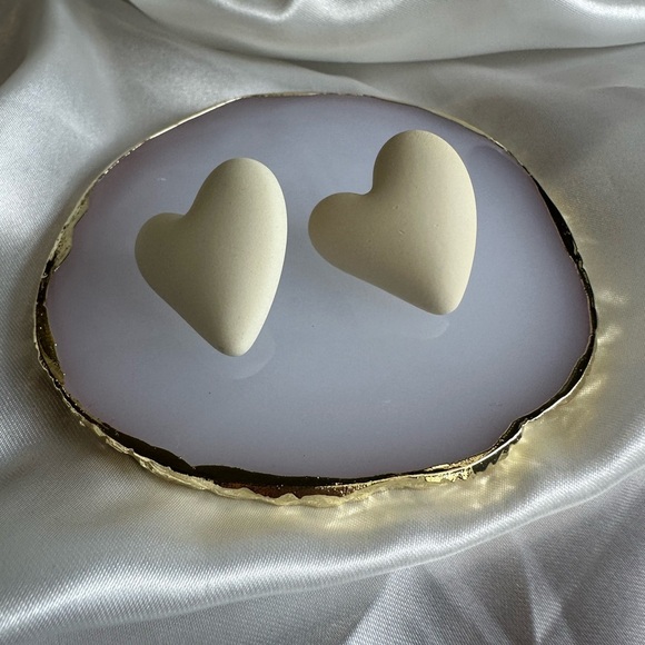 Cream Heart Earrings - Picture 10 of 10